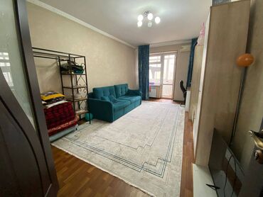 токтогула тыныстанова: 3 комнаты, 70 м², Индивидуалка, 3 этаж, Косметический ремонт