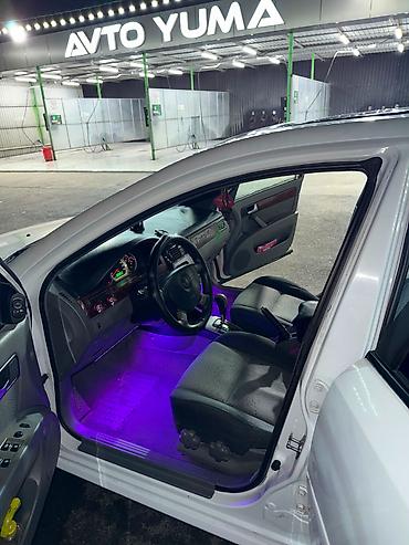Daewoo: Daewoo Gentra: 1.6 l | 2014 il — 15