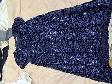 Dəstlər, kostyumlar: Qadın geyim dəsti – 4 fərqli don 1) Pudra rəngli, incə çiçək naxışlı — 15