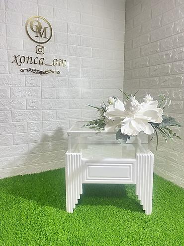 Aksesuarlar üçün vitrinlər: Hazır biznesdir, 4 ferqli modelde xonçalardır. 3 növde hazır güller — 10