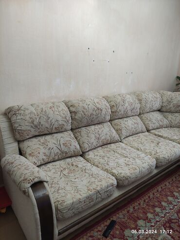 угловая мебель под телевизор: Угловой диван, цвет - Бежевый, Б/у