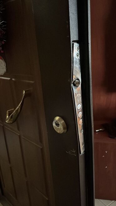Qapıların təmiri: Qapı ustası gecə gündüz 7/24 xidmət Qapıların təmiri Qapilarin temiri — 5