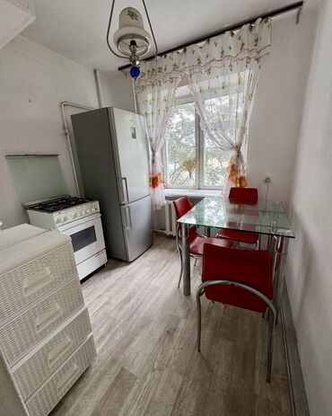 Батирлер: 2 бөлмө, 41 кв. м, Хрущевка, 3 кабат, Эски ремонт