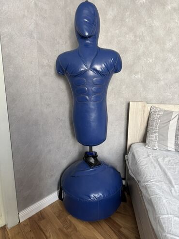 спортивное оборудование: Свободностоящий манекен-тренажёр для ударной техники. - Формат