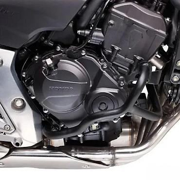 kvadove: Detaljan prikaz motora motocikla marke Honda. Vidljivi su crni — 1
