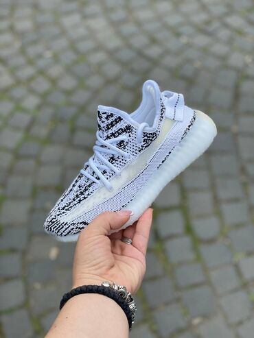 Patike: Adidas Yeezy Boost 350 patike

Novo
Brojevi 36 do 46 — 14