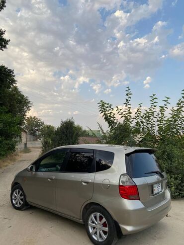 маленькая машина: Honda Fit: 2004 г., 1.5 л, Вариатор, Бензин, Хэтчбэк