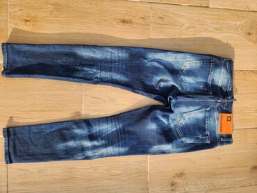 Farmerke: Muske farmerke L vel Poluobim struka 45do 50 cm,duzina 105 cm,imaju — 5