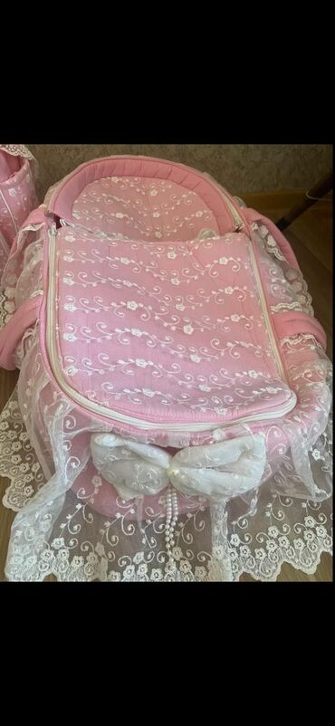 Örtüklər: Xestexana çıxışı belek, çanta, sebet. Tezedir. Ağ rəngdə körpə — 10