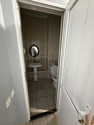 Аренда офисов: 🏢 СДАЁТСЯ В АРЕНДУ КОММЕРЧЕСКОЕ ПОМЕЩЕНИЕ Район ж/м Кок-Жар 1 линия — 13