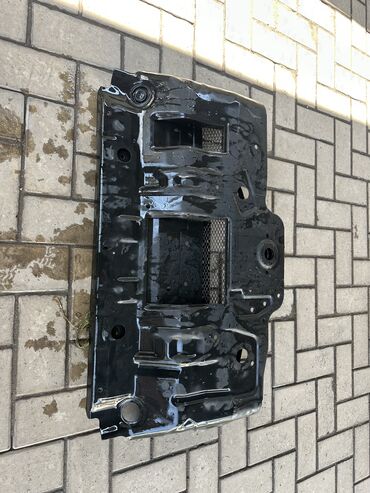 Другие детали для мотора: Продаю Оригинальную алюминиевую защитку мотора Toyota 4Runner Деталь