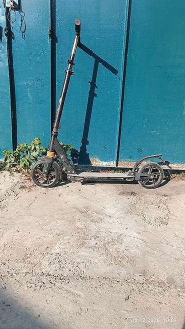 аренда сомакат: Большой городской самокат с амортизацией - Колеса: крупные — 2