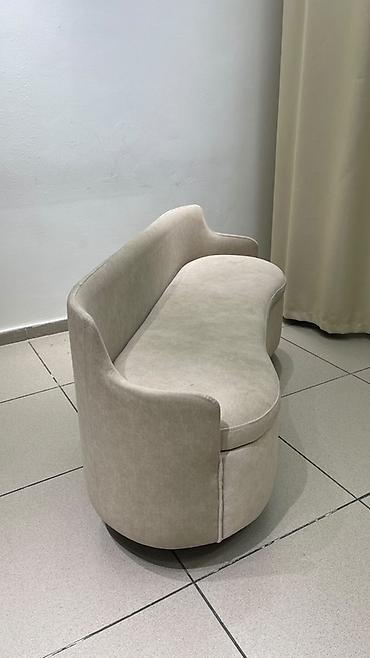 мягкая мебель для гостинной фото и цены: Диван в современном стиле с плавными линиями - Тип: компактный — 2