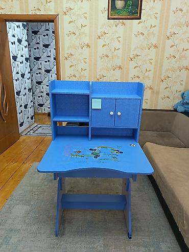 taxt 2ci əl: Uşaq üçün masa. Təcili satılır. Əla vəziyyətdədir. Eni: 75sm Uzun — 6