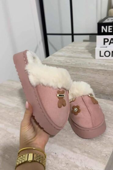 Papuče: Modne papuče, UGG, Veličina - 34 na lalafo.rs — 8 Papuče: Modne papuče, UGG, Veličina - 34 — 8