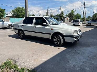 Транспорт: Volkswagen Vento: 1993 г., 1.8 л, Механика, Бензин, Седан — 4