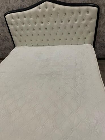 Avtokreslolar: Afa✅Taxt satilir 150 manata. Matras var. 
Xirdalan*afa 1269a