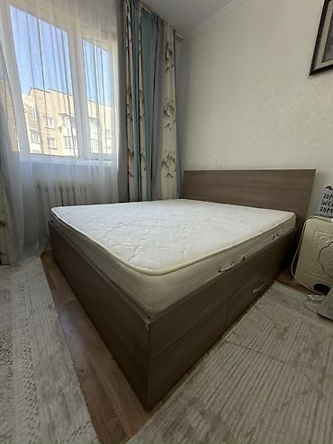 160: Двуспальная кровать, Б/у, С матрасом, длина - 190 см — 1