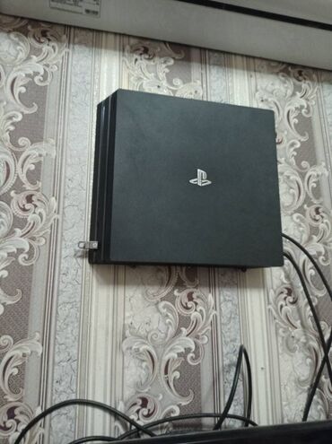 Техника и электроника: Игровая приставка Sony playstation 4pro 1tb hen 9.00 состояние 100%