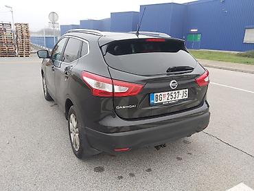Nissan: Nissan Qashqai – kompaktan SUV, crna boja, 5 vrata. Glavne — 3