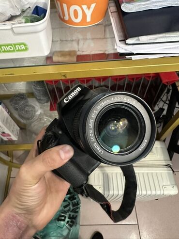 Фотоаппараты: Зеркальная камера Canon EOS 600D с кит-объективом Canon Zoom Lens EF-S
