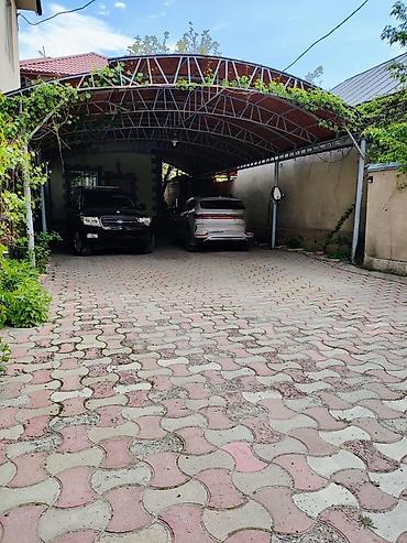 Продажа коттеджей и домов: 5 и более комнат, 220 м², 10 соток, Бишкек, Собственник — 2