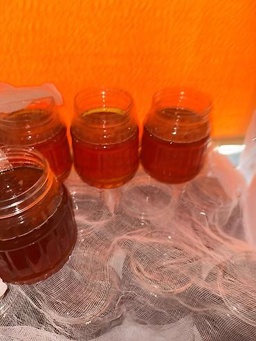 соты: Натуральный малиновый пчелиный мёд из сот - Свежий отжим из восковых — 1