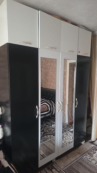 ev divar dekorlari: Geniş həcimli paltar dolabı - Rəng: qara-gümüş/ağ kombinasiyası - — 1