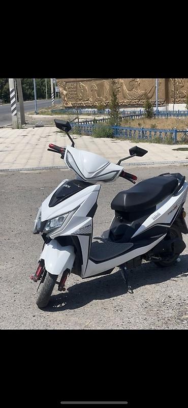 спринтер крылья: Скутер TREX GT, белый цвет, современный агрессивный дизайн с — 5