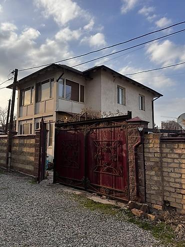 4 жилые комнаты, два санузла, две веранды, холл, пристройка с казанами