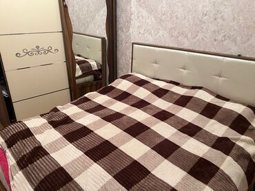 евро кровать: Двуспальная кровать, Без подьемного механизма, С матрасом, Без выдвижных ящиков