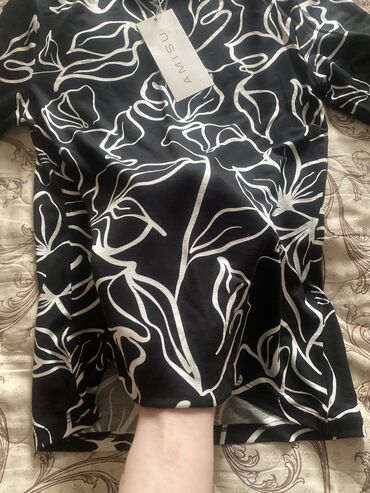 Köynəklər: Kofta tezedir 36 razmerə gedir,Avropadan alınıb.2 ci vodolaska dilvin — 3