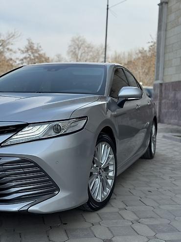 Toyota: Toyota Camry: 2018 г., 2.5 л, Вариатор, Гибрид, Седан — 7