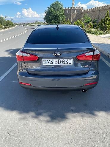 mercedes benz 208 d: Kia Forte: 2 l | 2015 il Sedan — 3