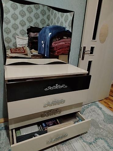 ofis mebel: Aynalı komod – makiyaj masası - Rəng: krem və qara, gümüşü naxışlı — 2