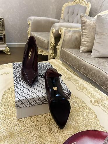 Tuflilər: Versace qadın stilettosu - Model: Klassik şıq stiletto - Rəng: Tünd — 6
