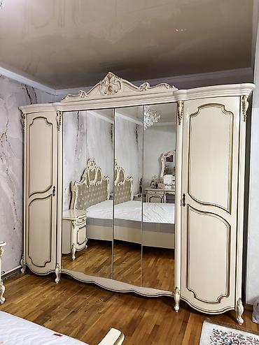 Спальные гарнитуры: Спальня Мелани в классическом стиле с резьбой и позолотой, цвет — 6