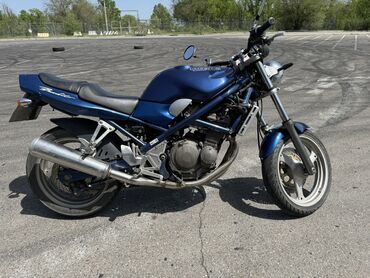 мотоцикл спорт: Спортбайк Suzuki, 250 куб. см, Бензин