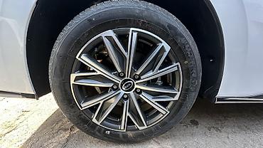 GAC: GAC Trumpchi M8 — просторный премиум-минивэн в белом цвете. 2.0 бензин — 4