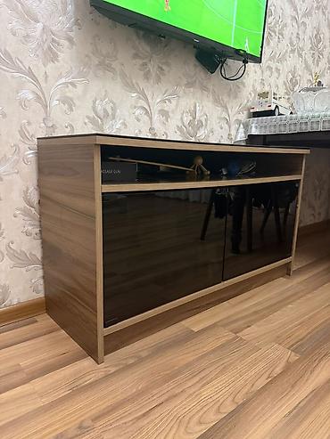 mebel aparatı: İşlənmiş, Düz TV altlığı, Polkasız, Şüşəli — 2