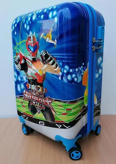 Rančevi, torbe i koferi: Dečiji putni kofer sa upečatljivim dizajnom crtanog junaka. Kofer je — 9