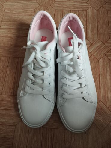 кросовеи: Новые белые кросовки,кеды. не подошёл размер. в комплекте розовые и