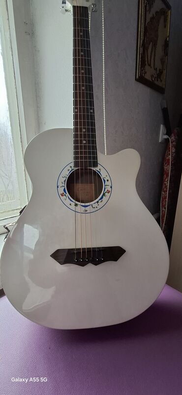 Гитары: Гитара гитары есть еще скрипка 1/8 и аккордеон барабанная установка — 3