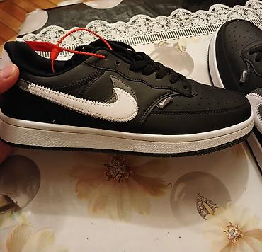 nike ayakkabı: Aldigimdan cox asagi verirem.Yeni aldim Rusiyadan ayaqima olmadigi — 5
