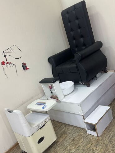 güzgülü salon: ✔️300 man(Azadlıq). Pedikür dəsti. Şekilde ne varsa hamısı daxil 300