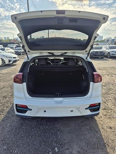 корейские электромобили: Kia Niro: 2021 г., Электромобиль, Кроссовер — 3