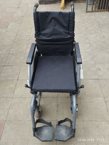 коляска для пожилых: Продается инвалидная коляска,ширина сиденья 39см.Практически новая,две