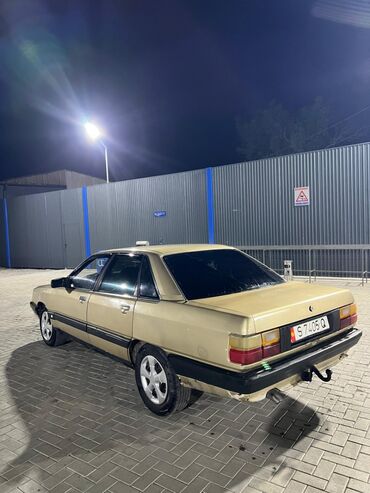 53 кузов: Audi 100: 1985 г., 2.2 л, Механика, Газ, Седан