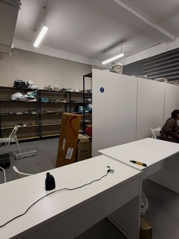 Салоны красоты: Продаю Барбершоп 210 м², 4 комнаты, С ремонтом, Без оборудования, Многоэтажное жилое здание, 1 линия — 6