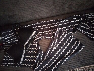 женские леггинсы на флисе: Qara-ağ ziqzaq naxışlı idman geyim dəsti. 38 beden. Her ikisi